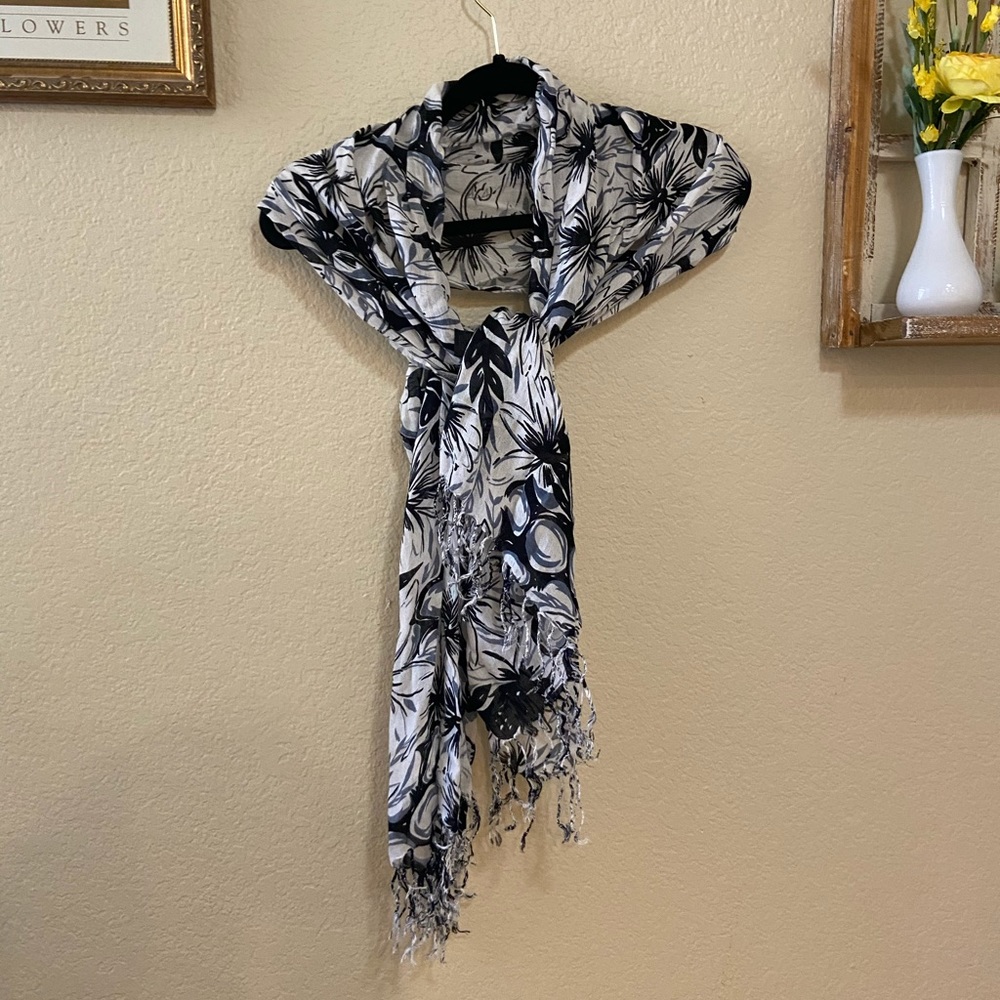 Black and White scarf